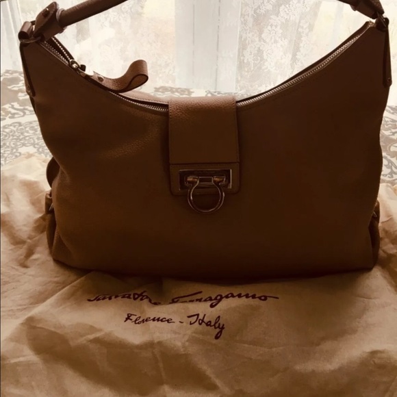Salvatore Ferragamo handbag - Picture 9 of 11